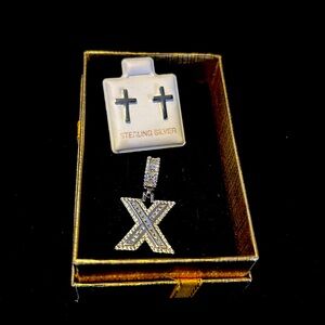 Brand new custom-made shop in Florida Swarovski crystal sterling silver earrings